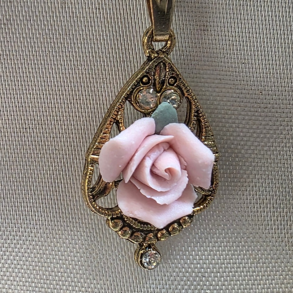 Vintage Jewelry Set 18" Necklace & Earrings Gold Tone Pink Porcelain Rose Floral - Picture 2 of 7